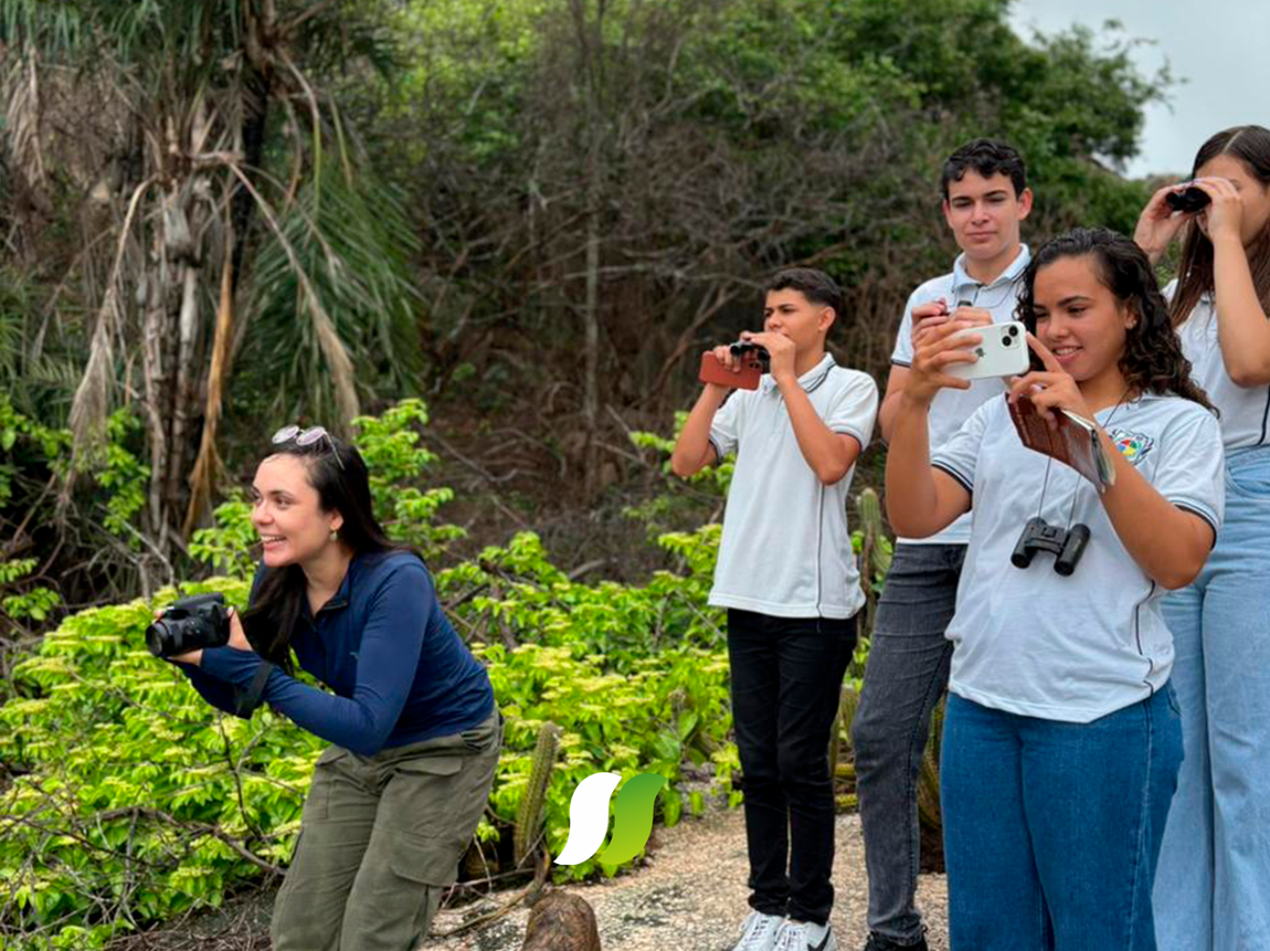 Ação reuniu estudantes em vivência de observação de aves e oficina com elementos naturais