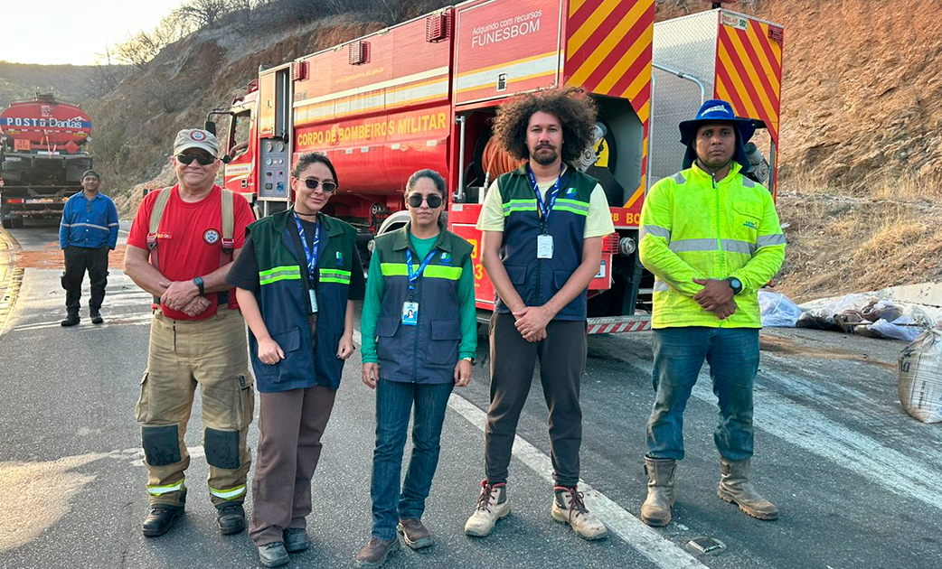 Equipe da Sudema acompanhou a execução do Plano de Ação Emergencial após o tombamento de caminhão com combustíveis na serra de Santa Luzia.